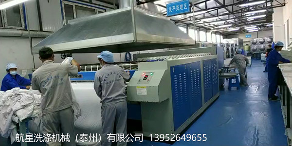 【視頻】客戶酒店賓館洗衣房設(shè)備床單燙平機(jī)工作中